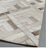 Alfombra de cuero con diseño geometrico en tonos beiges 184x 275