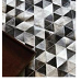 Alfombra de cuero  con diseño de triangulos en tonos negro gris y beige 245x300