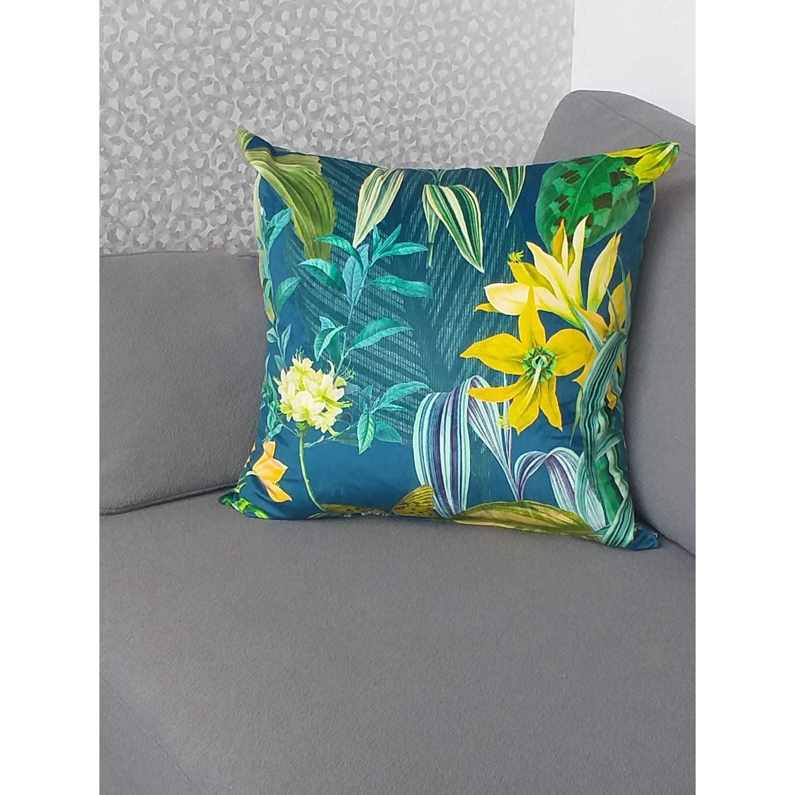 Cojin decorativo de 50x50 en tela barbados lagoon floreado