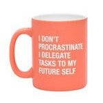 Taza color salmon "i donÂ´t procrastinate"