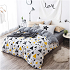 Duvet queen  fondo blanco con decoración de triangulos en diferentes tamaños color negro y amarillo