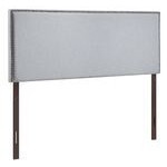 Respaldo king de lino con decoracion de metal alrededor en color gris claro 3" x 62" x 48"
