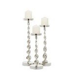 Candelabro con base enrollada color plateado de 14″