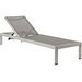 Cheslong de aluminio plateado 76" x 25" x 36"