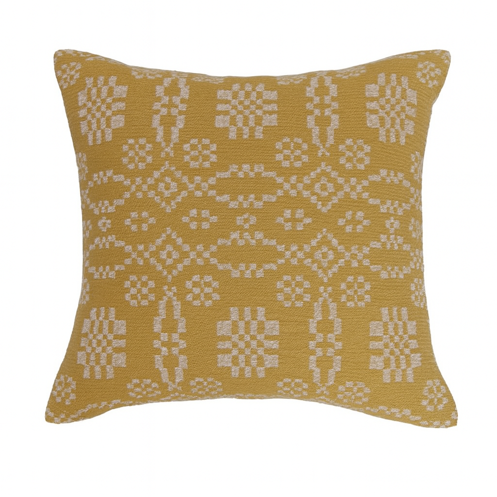 Cojin mostaza bordado con diseños beige 20″