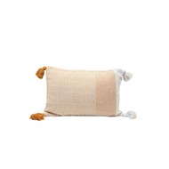 Cojin color mostaza y beige  de 24 x 15 "