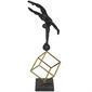 Escultura de gimnasta de marmol negro cubo base dorada 11 x 6 x 17"