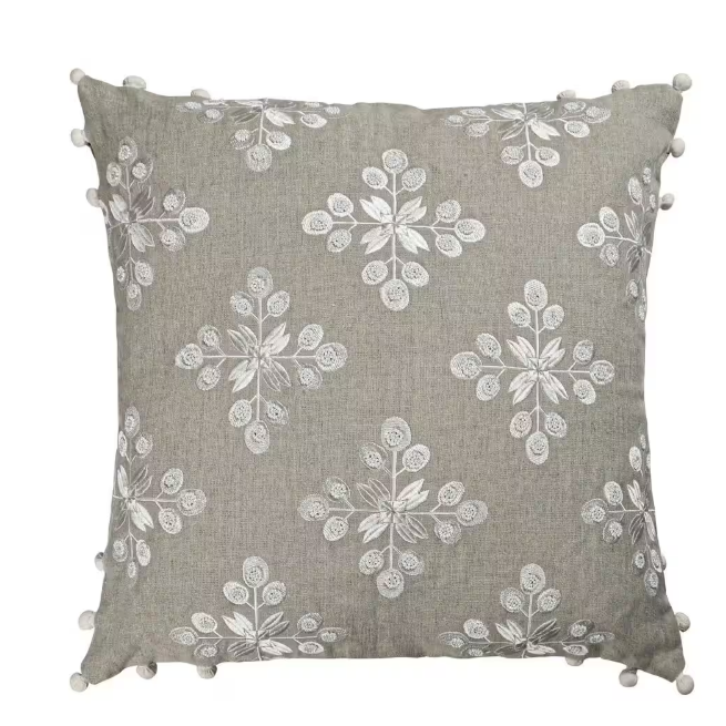 Cojin Bordado de Flores Blancas con Fondo Beige