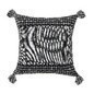 Cojin negro con borde blancos de 20 x 20"