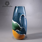 Vasse decorativa alta en vidrio con diseno abstracto 12" x 5"