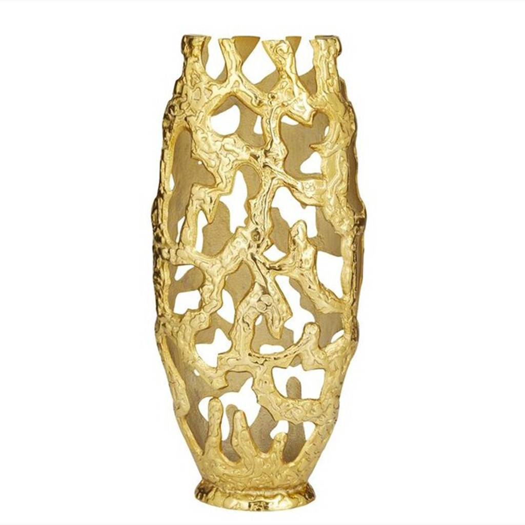 Jarron de aluminio dorado diseño recortado 9x5x20″