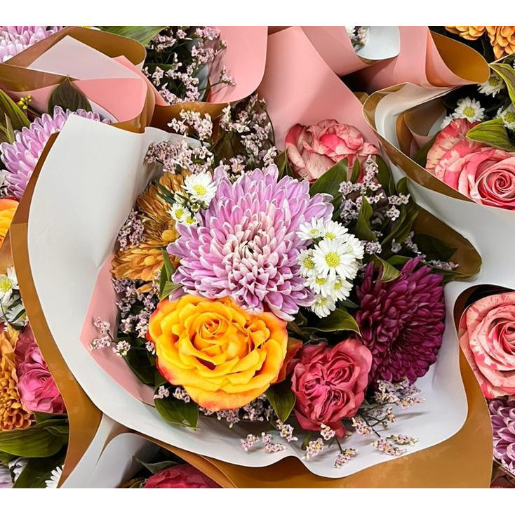 Arreglo floral con crisantemo pequeño