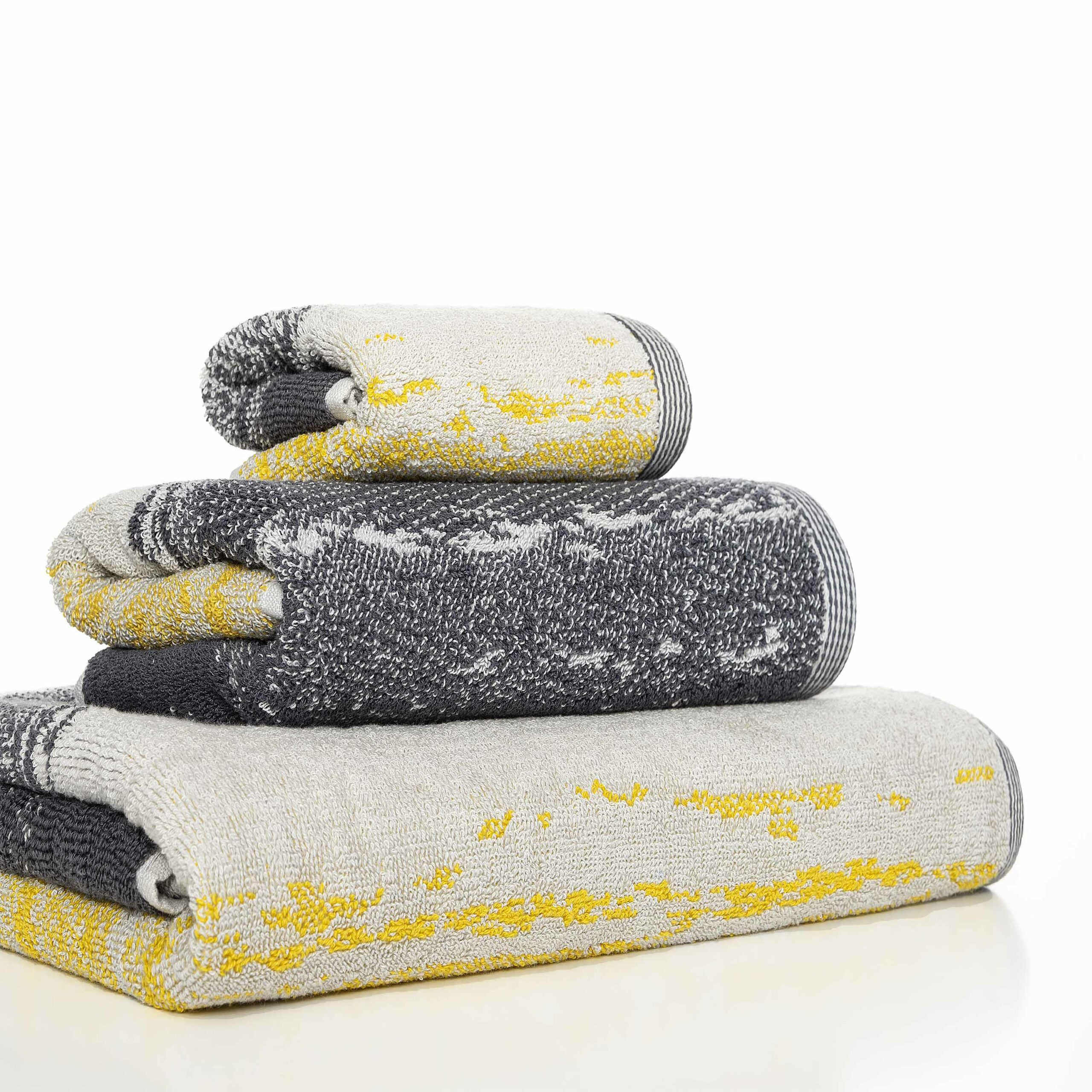 TOALLA DE CARA WALL COLOR NEGRO, GRIS Y AMARILLO CON MEDIDAS DE 0.30cm x 0.50cm