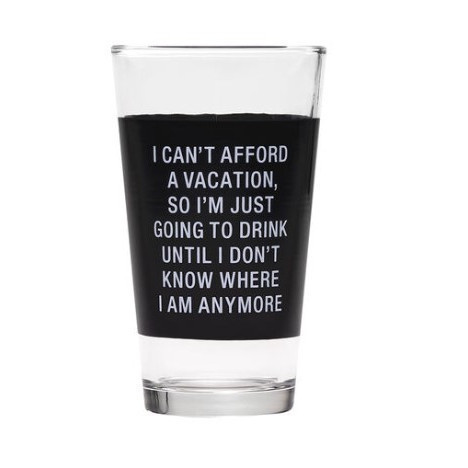 Vaso color negro «i can`t afford a vacation»