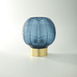Vase globo azul marino con pedestal dorado 7.5" x 6.5"
