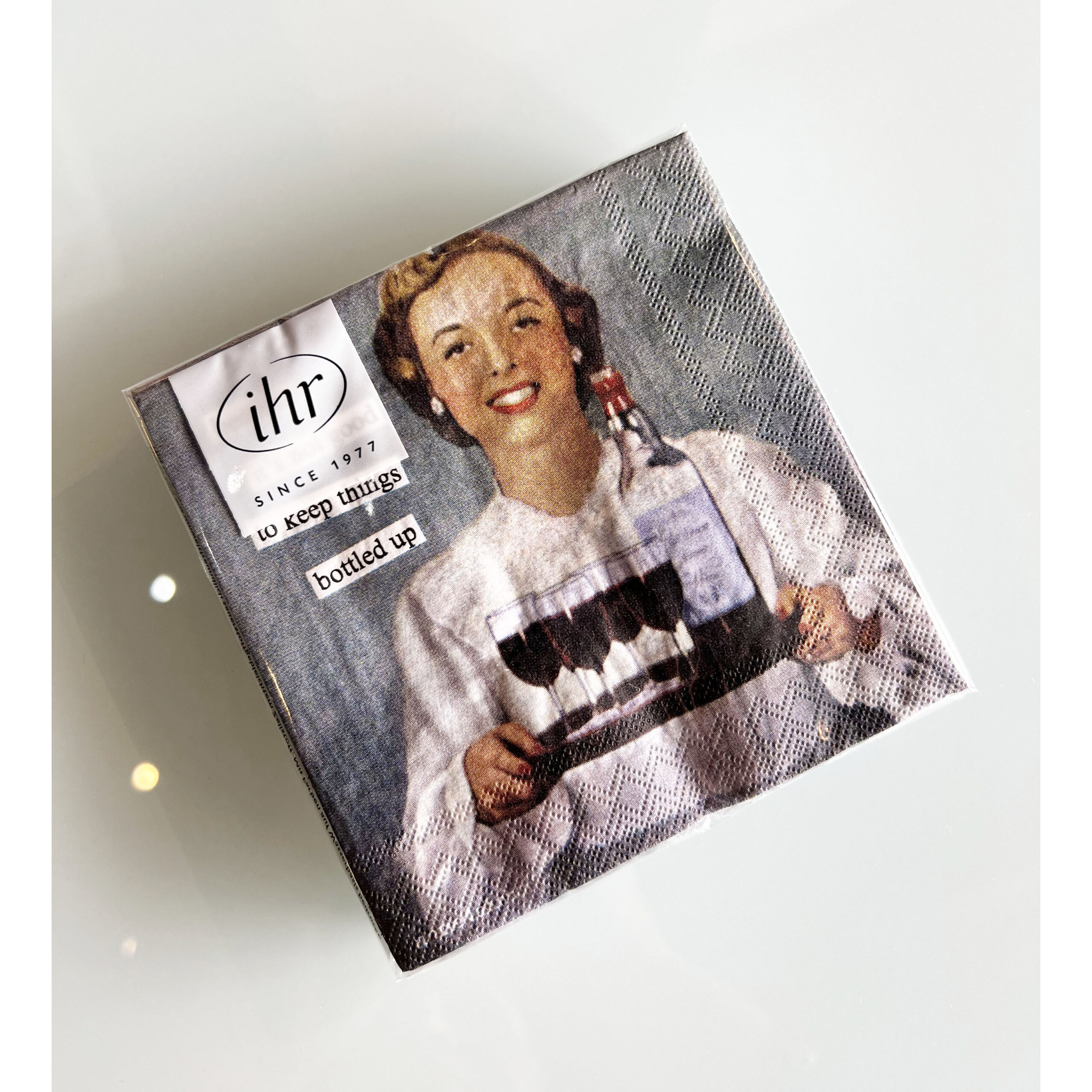 Paquete de 20 servilletas de papel de 5 x 5″ because it´s not good to keep things bottled up