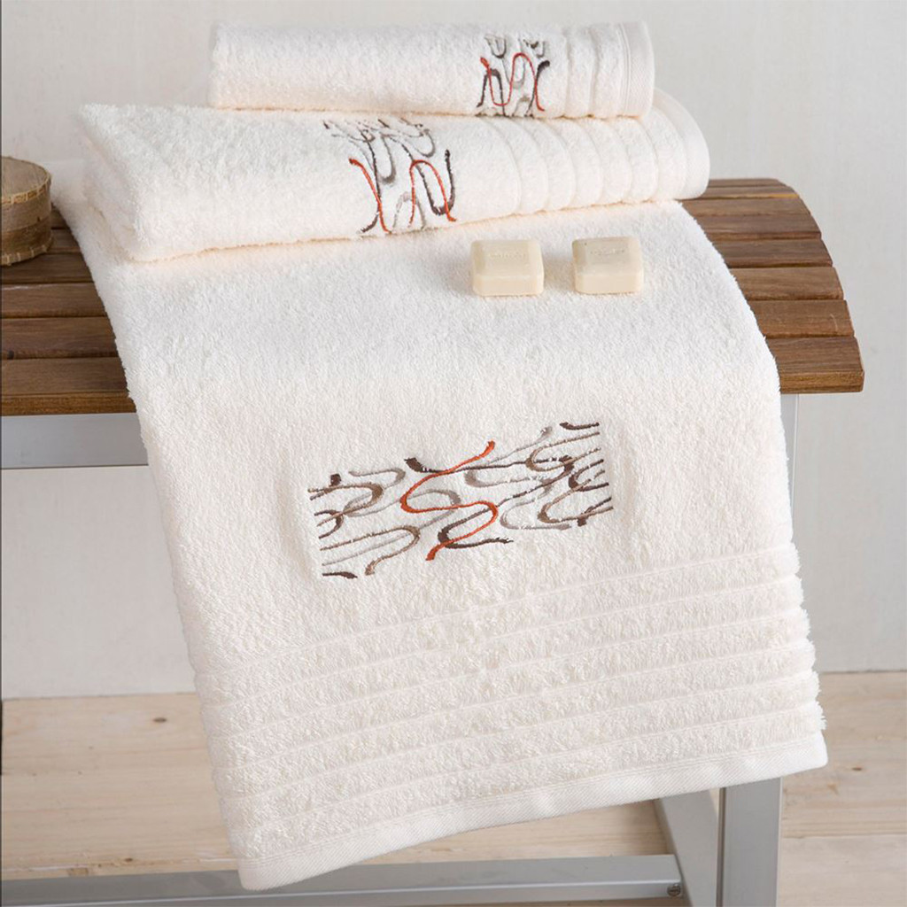 Toalla de baño bordada