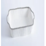 Plato cuadrado para hornear color blanco con orilla plateada de porcelana 8"x 8"á3"