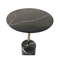Mesa con base de imitacion de marmol y poste de acero inoxidable color negro 40 x 40 x 53