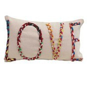 Cojin de algodón de 24 x 14 " con aplique de tela chindi en multicolor love