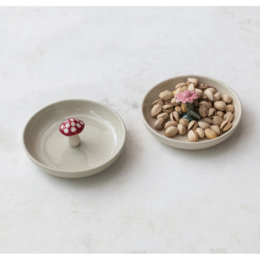 Plato Pintado a Mano, Diseño de Flor y Hongo