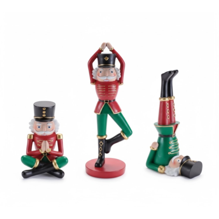 Set De 3 Figuras De Soldado Cascanueces En Posiciones De Yoga